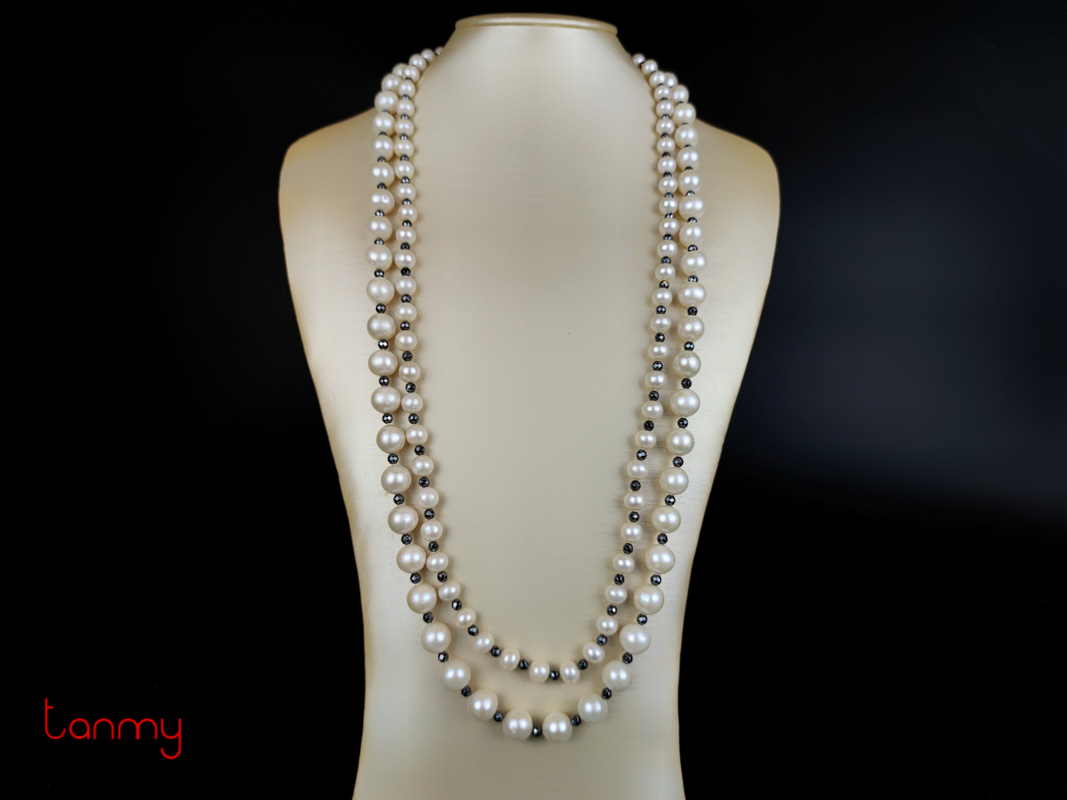 Long pearl necklace with 2 pearl chains